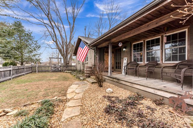 1750 W Riverbluff Lane, Nixa, MO 65714