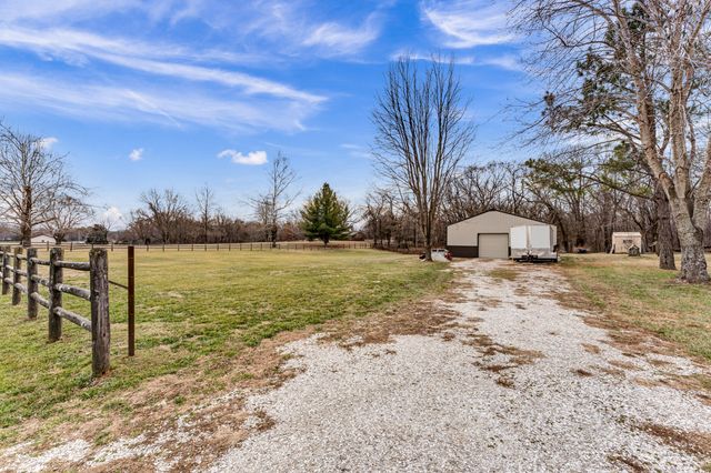 1750 W Riverbluff Lane, Nixa, MO 65714