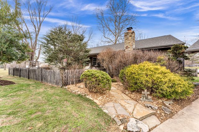 1750 W Riverbluff Lane, Nixa, MO 65714