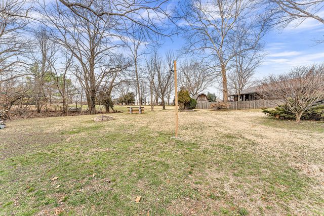 1750 W Riverbluff Lane, Nixa, MO 65714