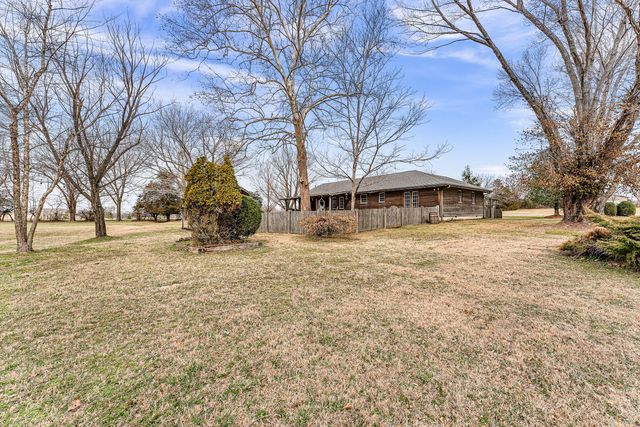 1750 W Riverbluff Lane, Nixa, MO 65714