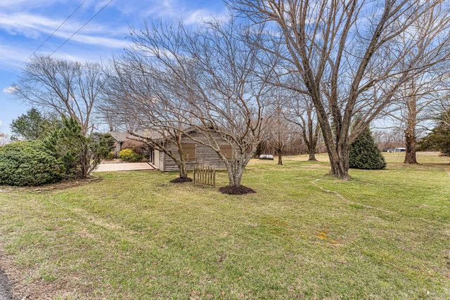 1750 W Riverbluff Lane, Nixa, MO 65714