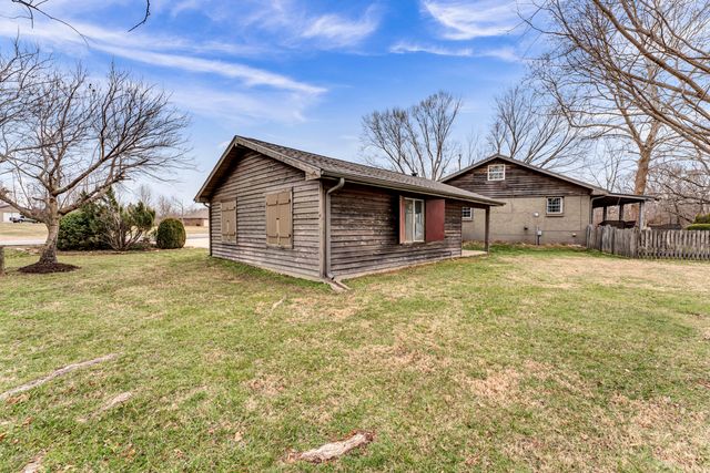 1750 W Riverbluff Lane, Nixa, MO 65714