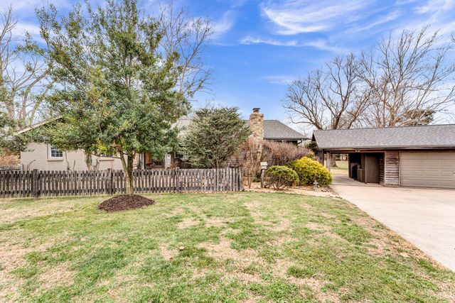 1750 W Riverbluff Lane, Nixa, MO 65714