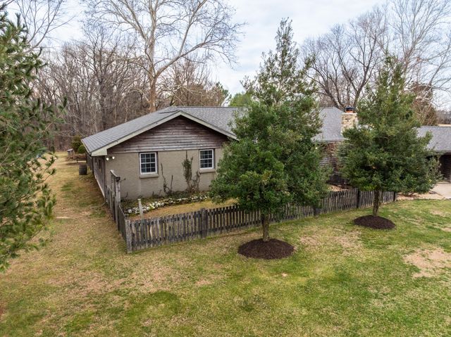 1750 W Riverbluff Lane, Nixa, MO 65714