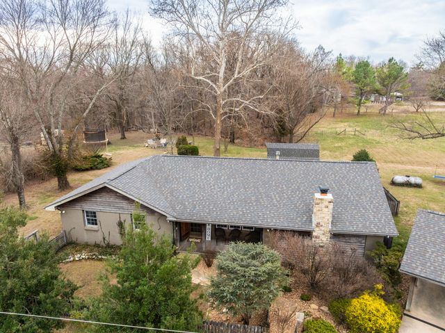 1750 W Riverbluff Lane, Nixa, MO 65714