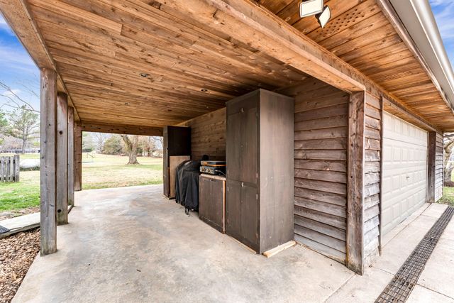 1750 W Riverbluff Lane, Nixa, MO 65714