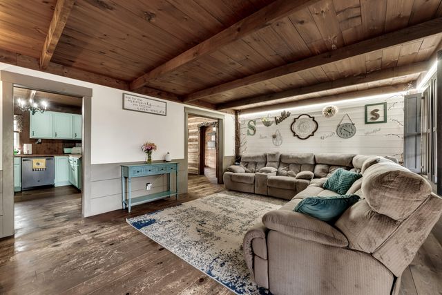 1750 W Riverbluff Lane, Nixa, MO 65714