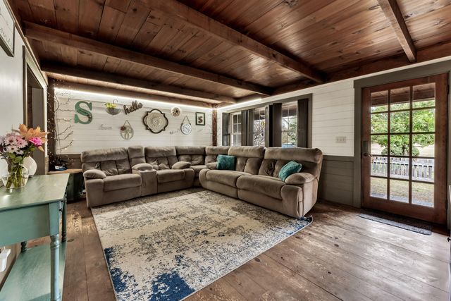 1750 W Riverbluff Lane, Nixa, MO 65714