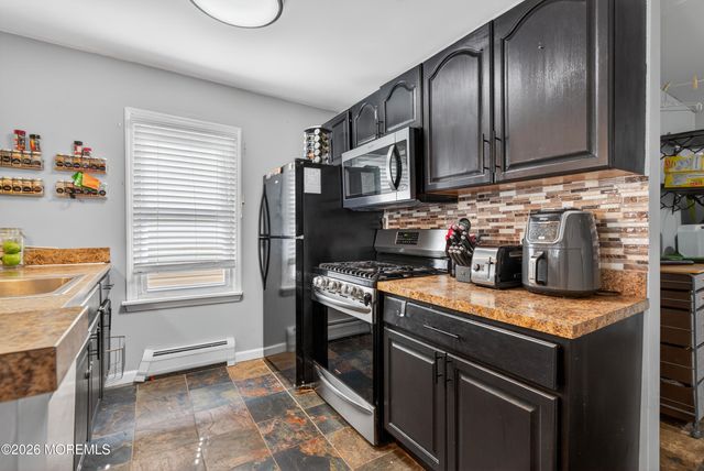 55 Pineview Avenue, Keansburg, NJ 07734