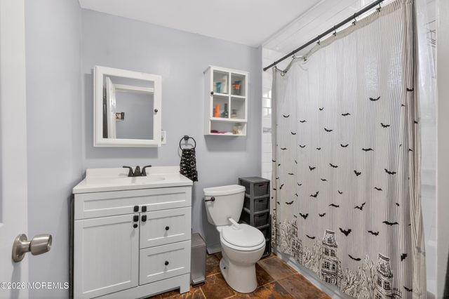 55 Pineview Avenue, Keansburg, NJ 07734