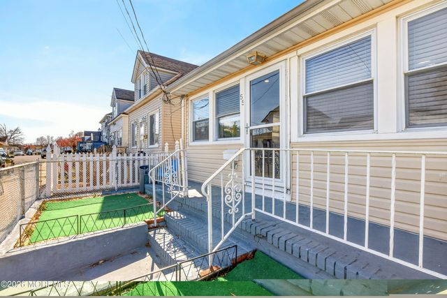 55 Pineview Avenue, Keansburg, NJ 07734