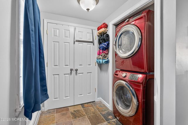 55 Pineview Avenue, Keansburg, NJ 07734