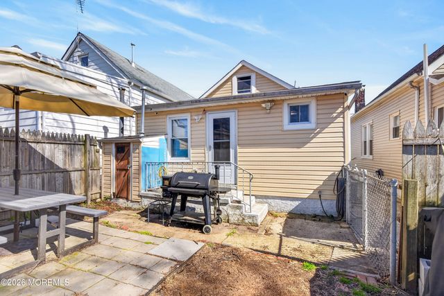 55 Pineview Avenue, Keansburg, NJ 07734