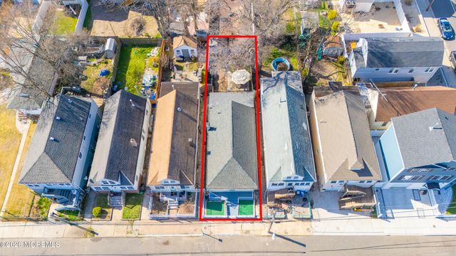 55 Pineview Avenue, Keansburg, NJ 07734