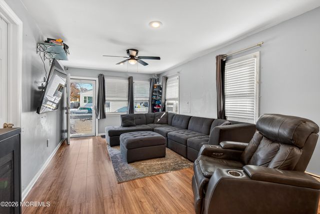 55 Pineview Avenue, Keansburg, NJ 07734