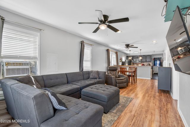 55 Pineview Avenue, Keansburg, NJ 07734