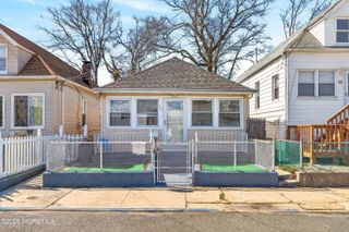 55 Pineview Avenue, Keansburg, NJ 07734