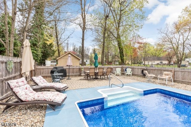 1 Edgar Ave, Green Brook Twp., NJ 08812