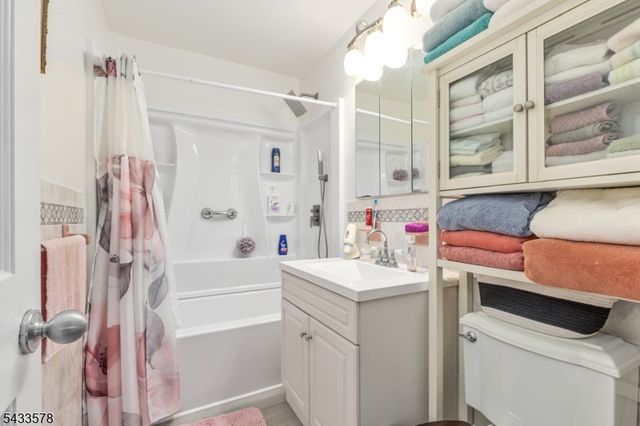 1 Edgar Ave, Green Brook Twp., NJ 08812