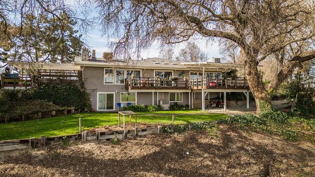 3670 S Newmark Avenue, Sanger, CA 93657