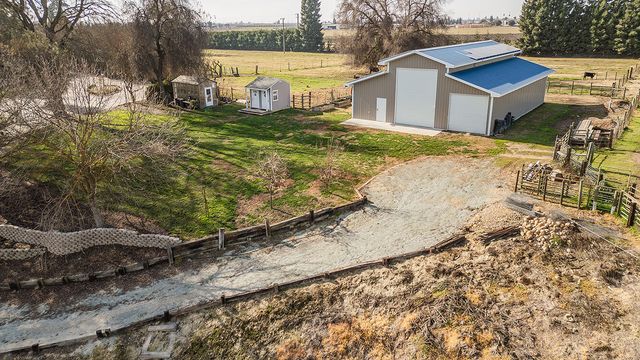 3670 S Newmark Avenue, Sanger, CA 93657