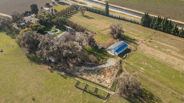 3670 S Newmark Avenue, Sanger, CA 93657