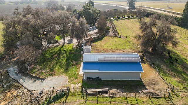 3670 S Newmark Avenue, Sanger, CA 93657