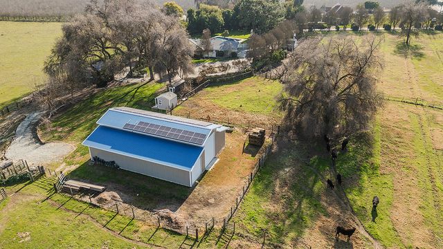 3670 S Newmark Avenue, Sanger, CA 93657