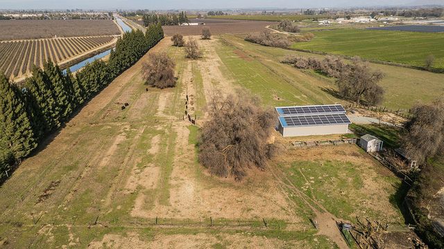 3670 S Newmark Avenue, Sanger, CA 93657