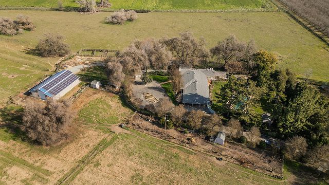 3670 S Newmark Avenue, Sanger, CA 93657