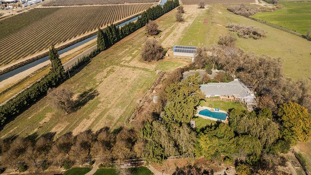 3670 S Newmark Avenue, Sanger, CA 93657