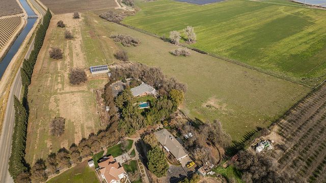 3670 S Newmark Avenue, Sanger, CA 93657