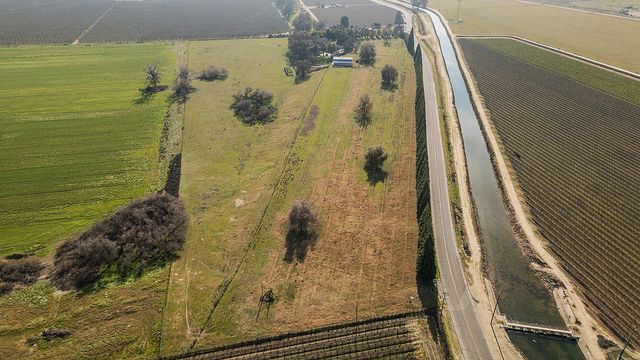 3670 S Newmark Avenue, Sanger, CA 93657