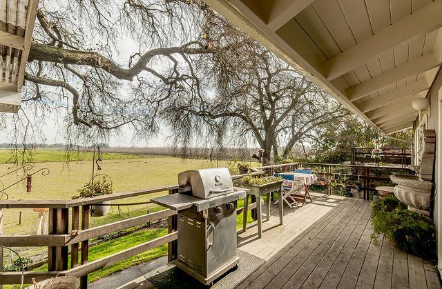 3670 S Newmark Avenue, Sanger, CA 93657