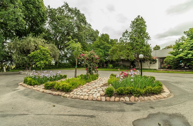 3670 S Newmark Avenue, Sanger, CA 93657