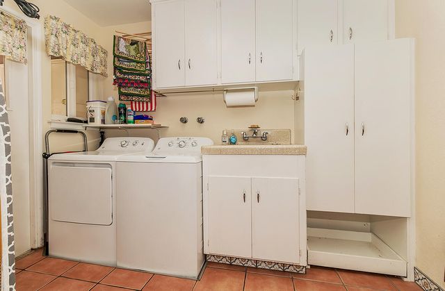 3670 S Newmark Avenue, Sanger, CA 93657