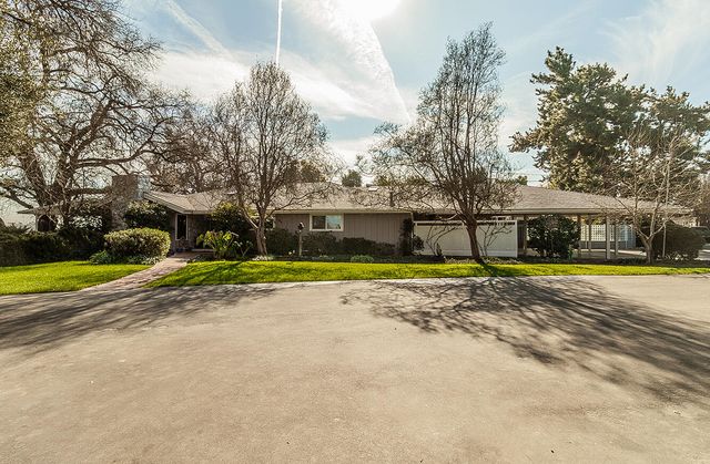 3670 S Newmark Avenue, Sanger, CA 93657