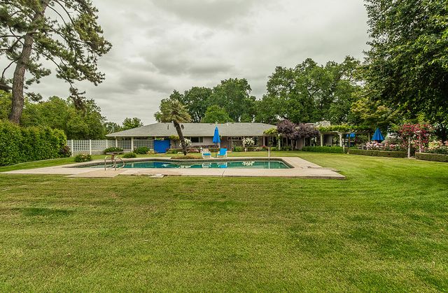 3670 S Newmark Avenue, Sanger, CA 93657