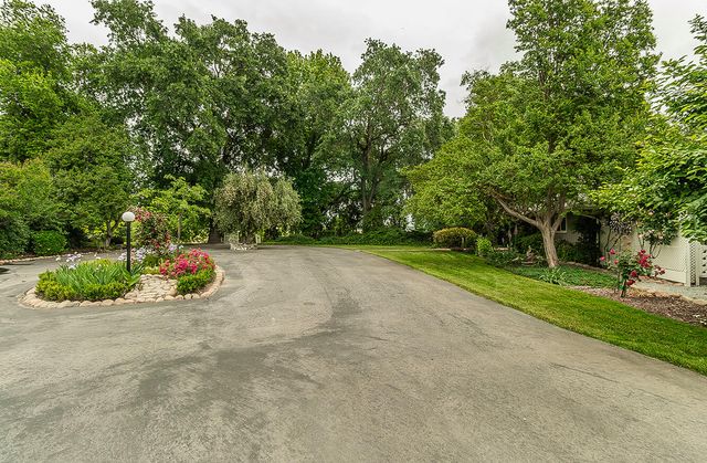 3670 S Newmark Avenue, Sanger, CA 93657