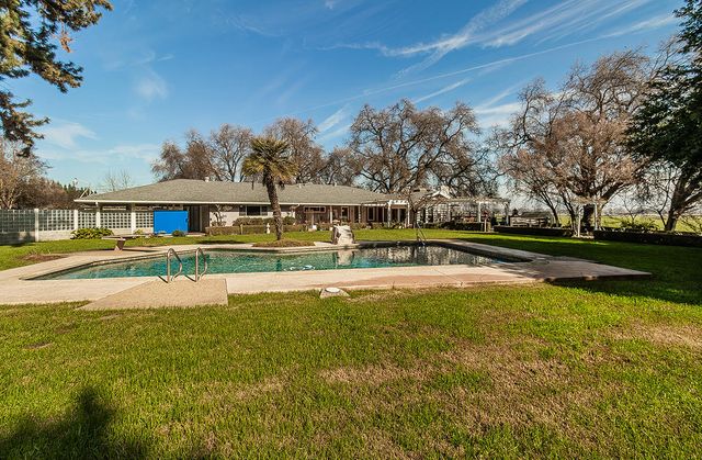 3670 S Newmark Avenue, Sanger, CA 93657