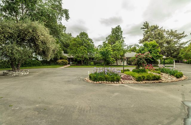 3670 S Newmark Avenue, Sanger, CA 93657