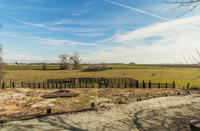 3670 S Newmark Avenue, Sanger, CA 93657