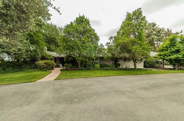 3670 S Newmark Avenue, Sanger, CA 93657