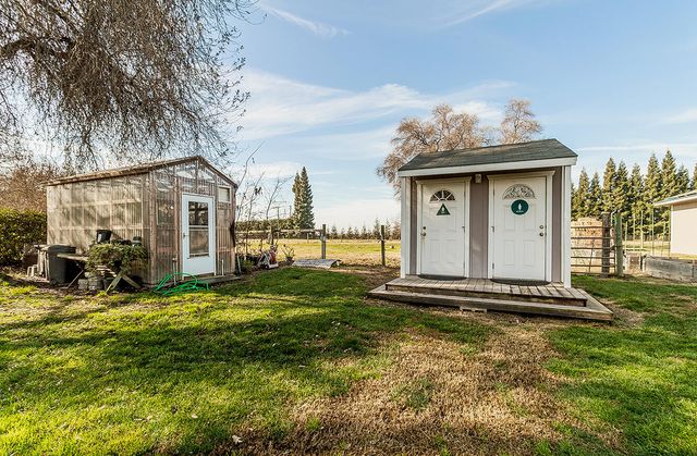 3670 S Newmark Avenue, Sanger, CA 93657