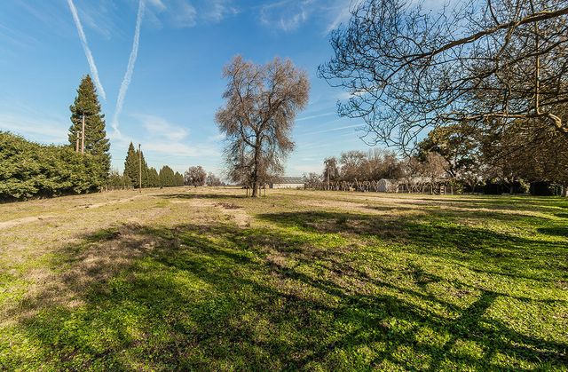 3670 S Newmark Avenue, Sanger, CA 93657
