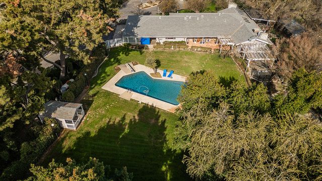 3670 S Newmark Avenue, Sanger, CA 93657