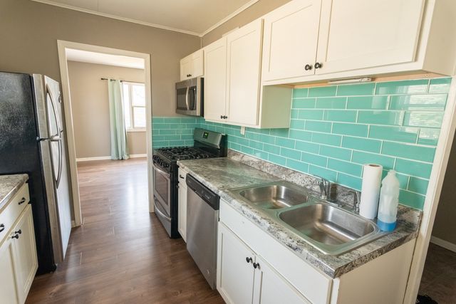 1068 Leith Avenue, Waukegan, IL 60085