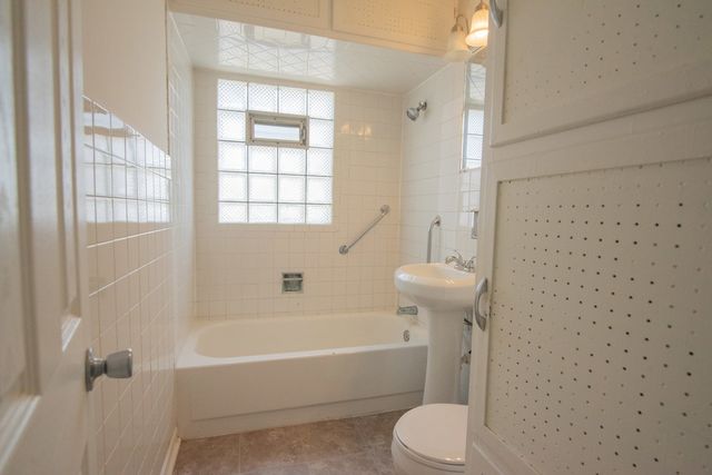 1068 Leith Avenue, Waukegan, IL 60085