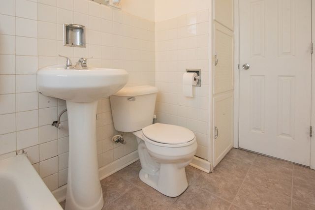 1068 Leith Avenue, Waukegan, IL 60085